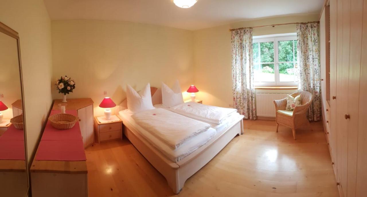 Wunderschoene Ferienwohnung Mit Seeblick Zell am Moos Extérieur photo