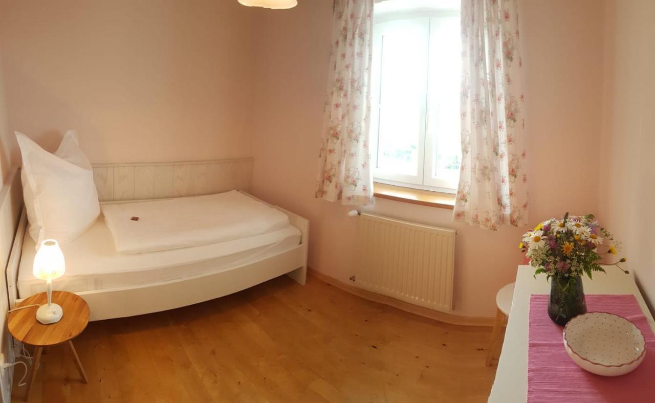 Wunderschoene Ferienwohnung Mit Seeblick Zell am Moos Extérieur photo