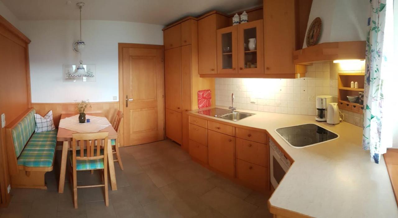 Wunderschoene Ferienwohnung Mit Seeblick Zell am Moos Extérieur photo