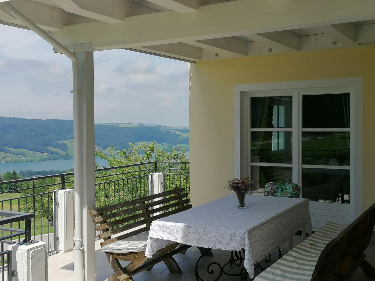 Wunderschoene Ferienwohnung Mit Seeblick Zell am Moos Extérieur photo